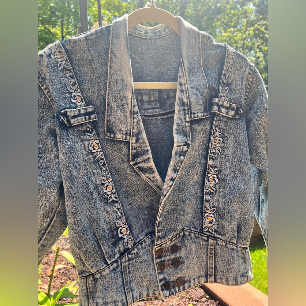 EXTREMELY RARE Vintage 1970s Levi’s light wash denim jacket!
